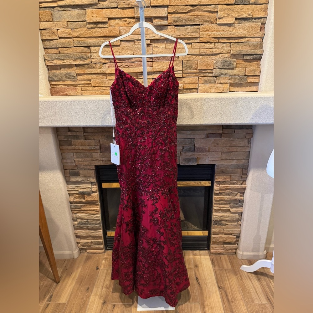 Mac Duggal Red Sequined Illusion Corset Trumpet Gown Size 4 - Picture 4 of 15